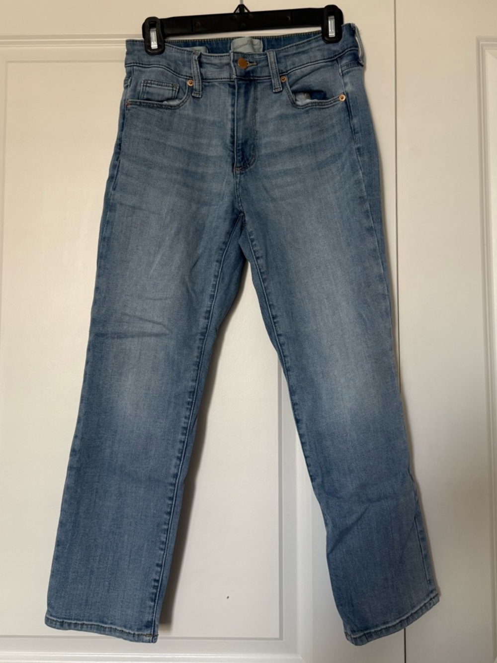 Universal Thread Classic Women's Light Blue Straight-Leg Jeans